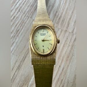 Vintage dainty Citizen Quartz ladies gold tone dress watch NEW BATTERY